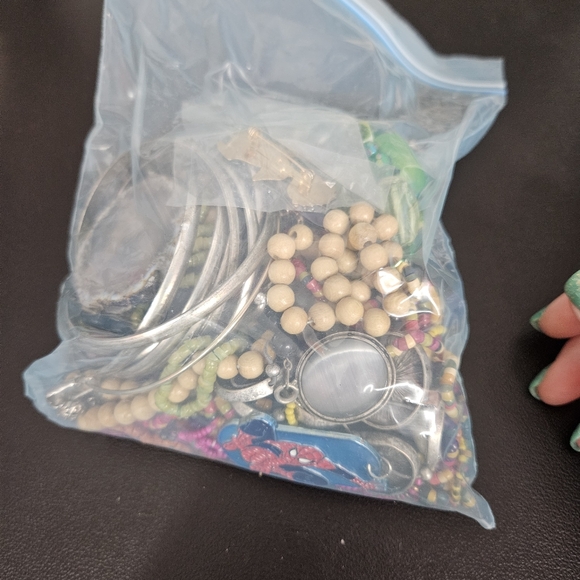 Mixed Jewelry Lot 1 Pound Craft Repurpose Wearable Items Resale Junk Jewelry - Picture 3 of 4